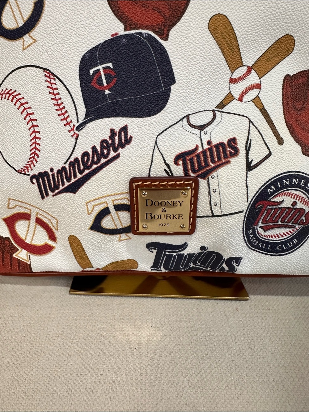 Dooney & Bourke Women's MLB Minnesota Twins Suki Crossbody Bag - Picture 3 of 16